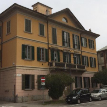 Villa Garibaldi 1 à Angera Extérieur photo